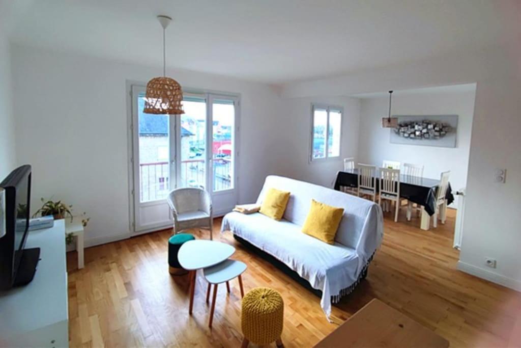 Appartement 76M2 Lumineux Centre Ville Garage Prive 3Ieme Etage Sans Ascenseur Fougeres Exterior foto