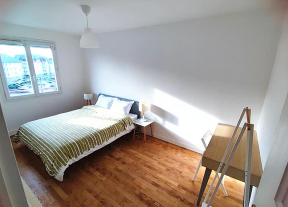 Appartement 76M2 Lumineux Centre Ville Garage Prive 3Ieme Etage Sans Ascenseur Fougeres Exterior foto
