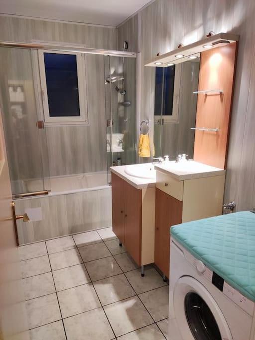 Appartement 76M2 Lumineux Centre Ville Garage Prive 3Ieme Etage Sans Ascenseur Fougeres Exterior foto